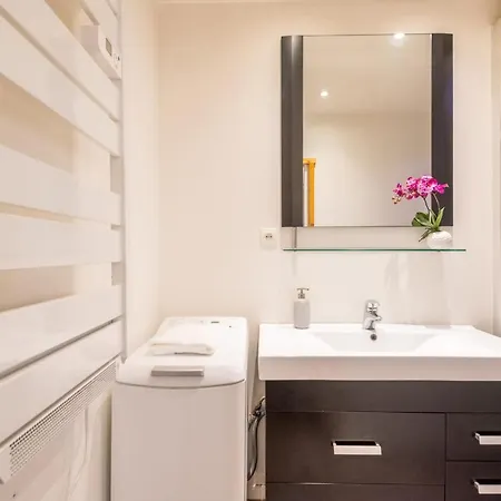 Daire Peaceful In The City Center For 2 People